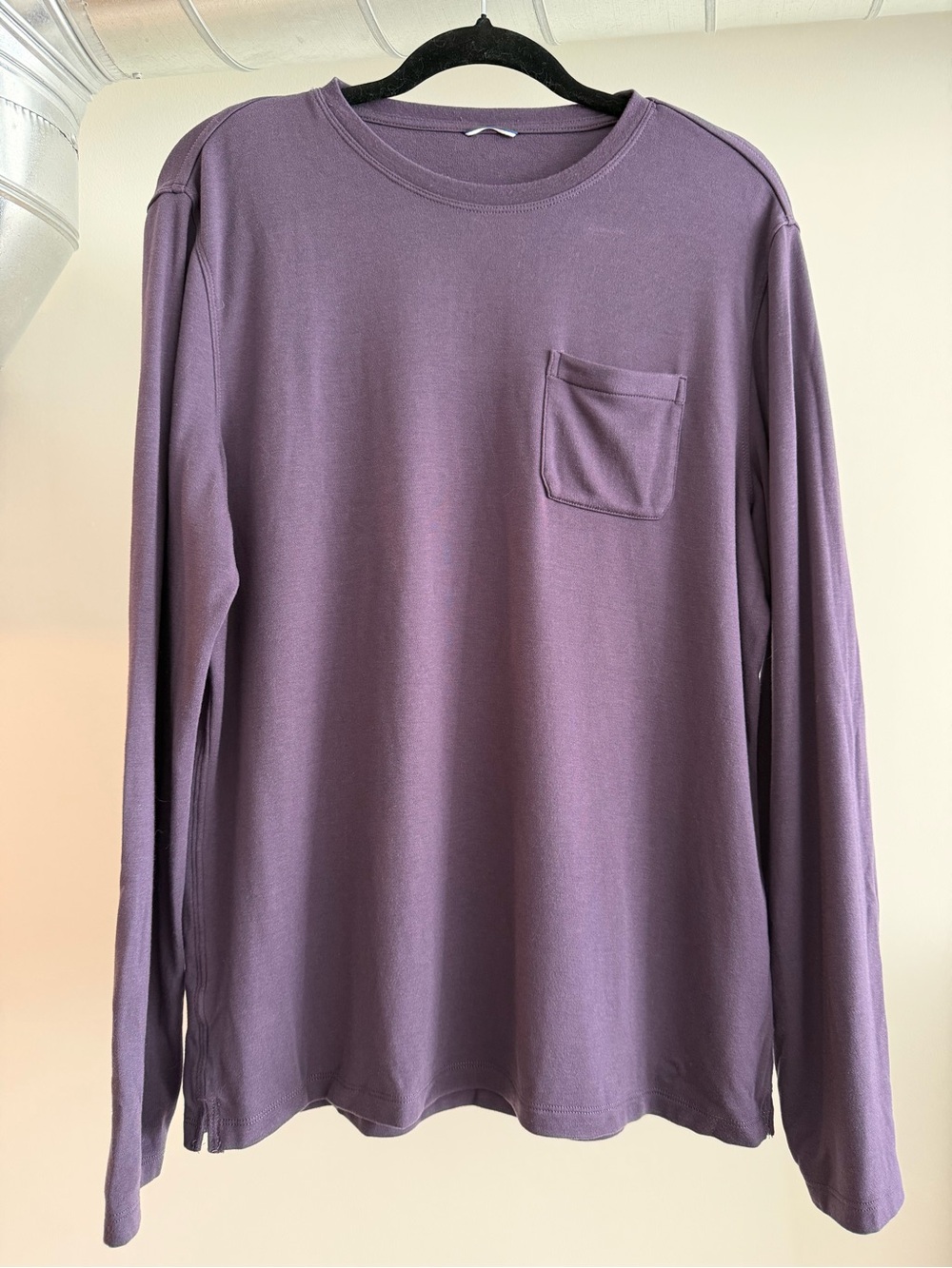 Kit and Ace- Men's Pocket Crewneck Jersey Long Sleeve in Plum - Picture 2 of 3